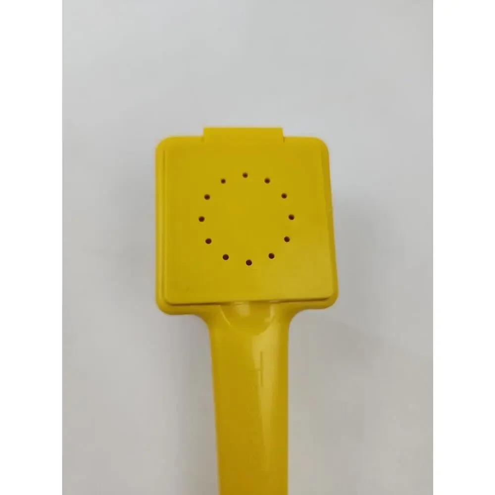Vintage Tupperware #1465 Yellow Corn Cob Butter Spreader Built In Salt Shaker